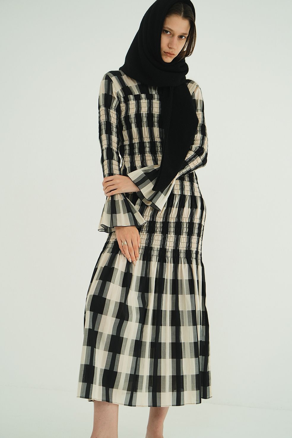 シャーリングロングワンピース