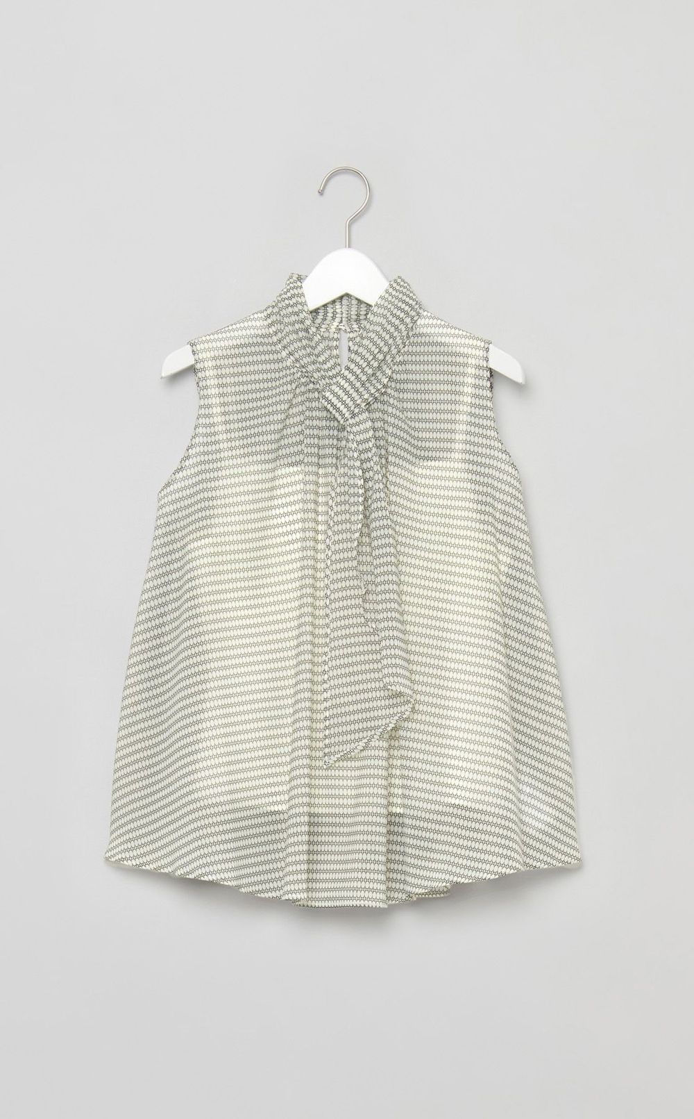 シアーノースリボウタイブラウス