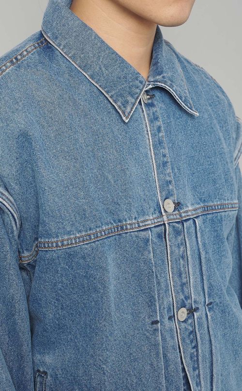 オーバーショルダーデニムジャケット