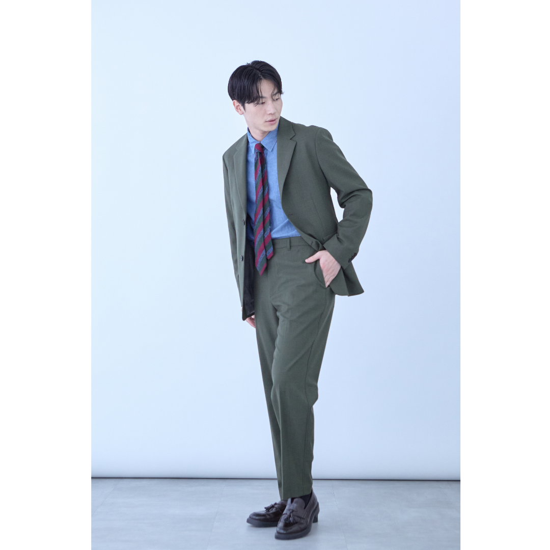 バーやカジュアルレストランでの結婚式の二次会にふさわしいグリーンセットアップ