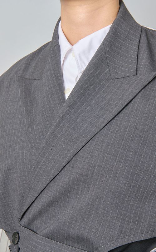 テーラードデザインショートジャケット