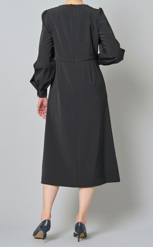 ギャザースリーブノーカラードレス