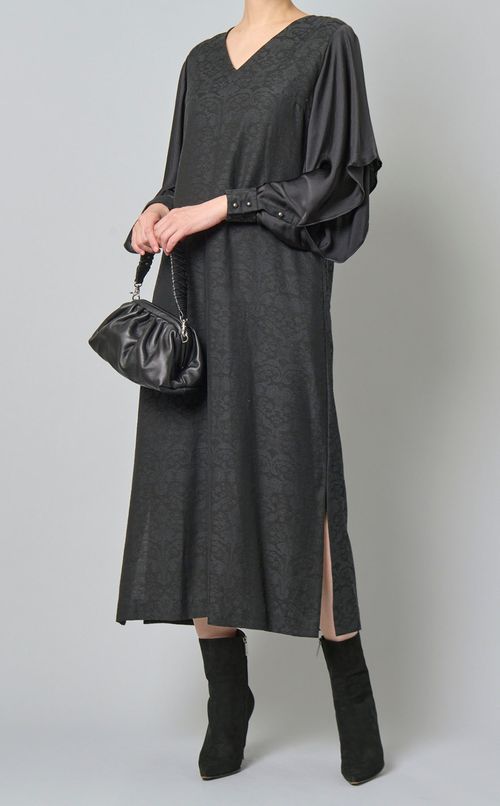 ジャガードVネックワンピース