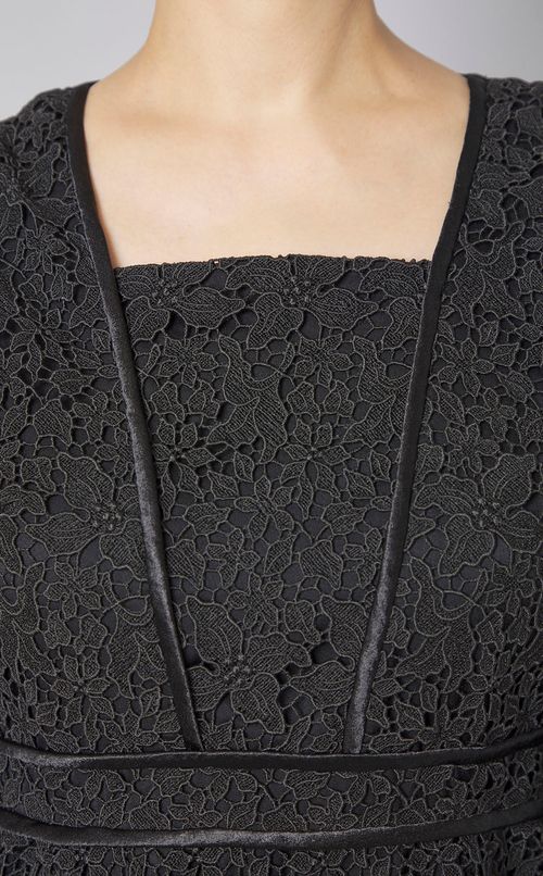 フラワーレースドッキングドレス