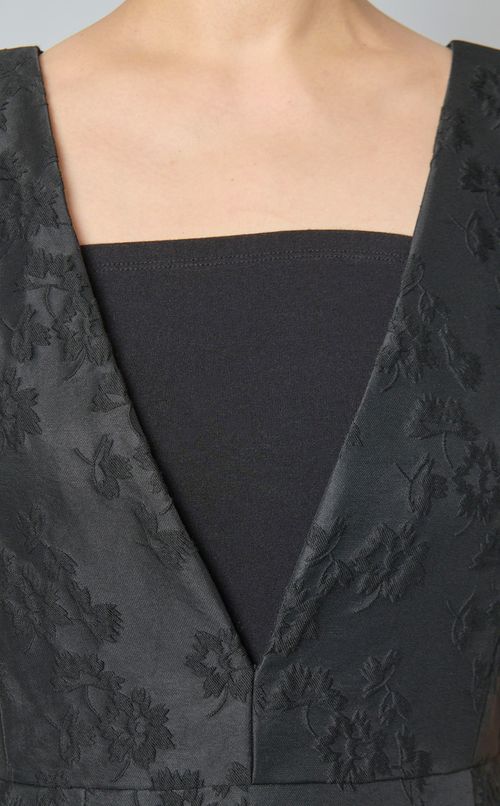 エンボスジャガードエプロンドレス