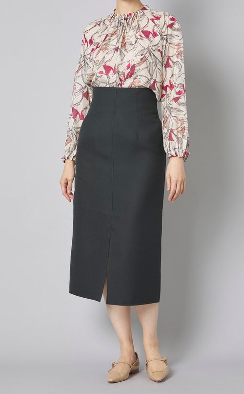 ローブフラワータックネックブラウス