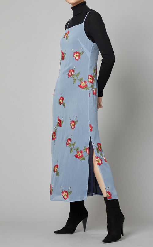 フラワーエンブロイダリーワンピース