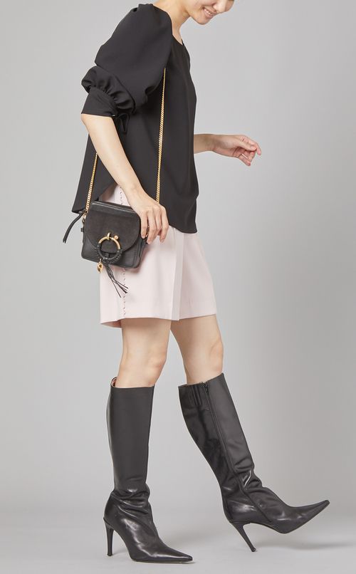 チェーンショルダースクエアバッグ