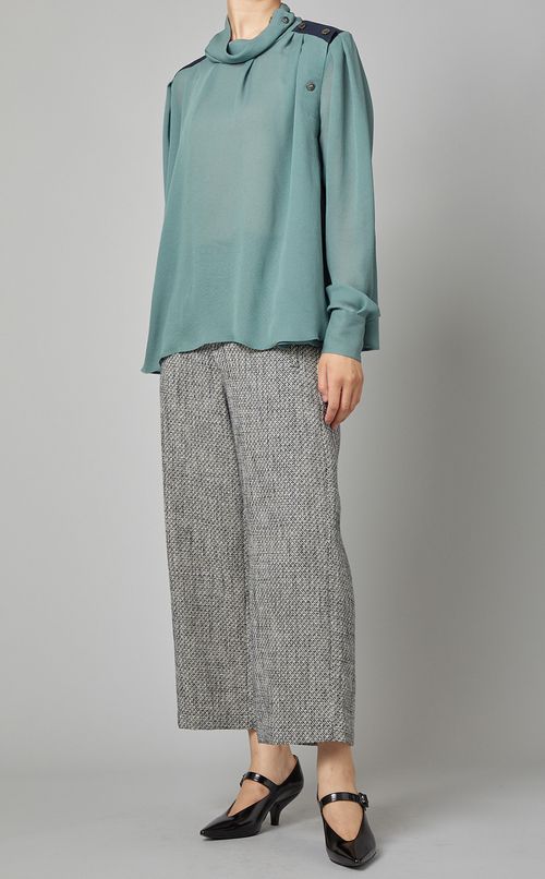 ハイネックデザインブラウス