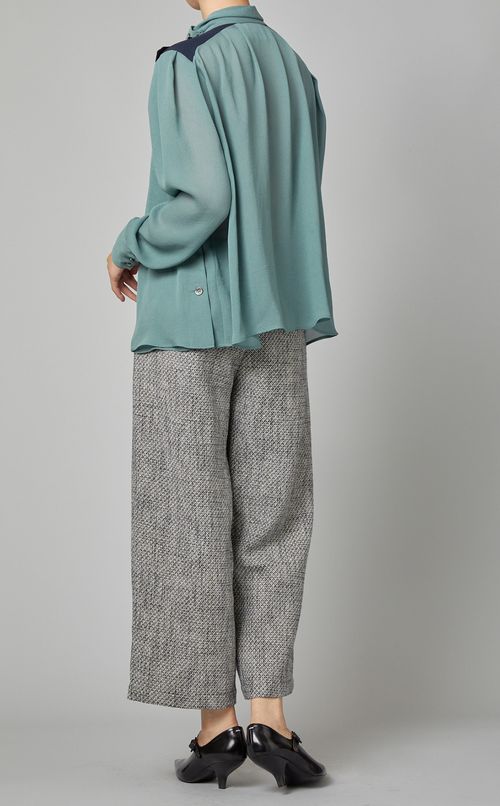 ハイネックデザインブラウス