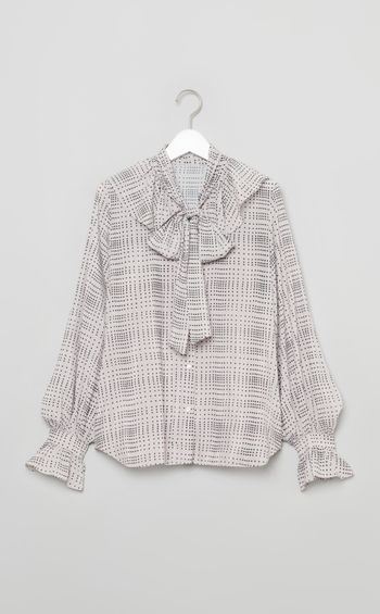 フリルカラーシアータイブラウス