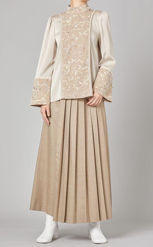 フラワー刺繍スタンドカラーブラウス