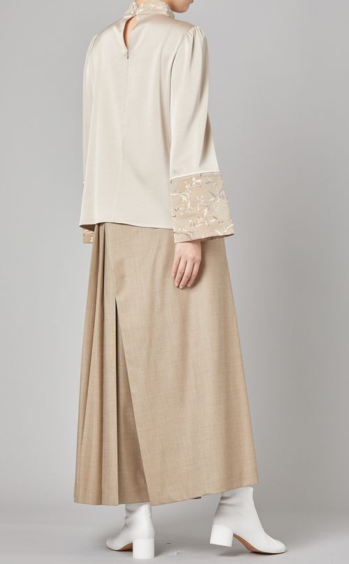 フラワー刺繍スタンドカラーブラウス