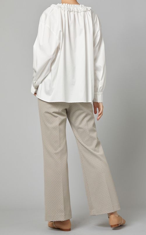 サテンフリルカラーブラウス