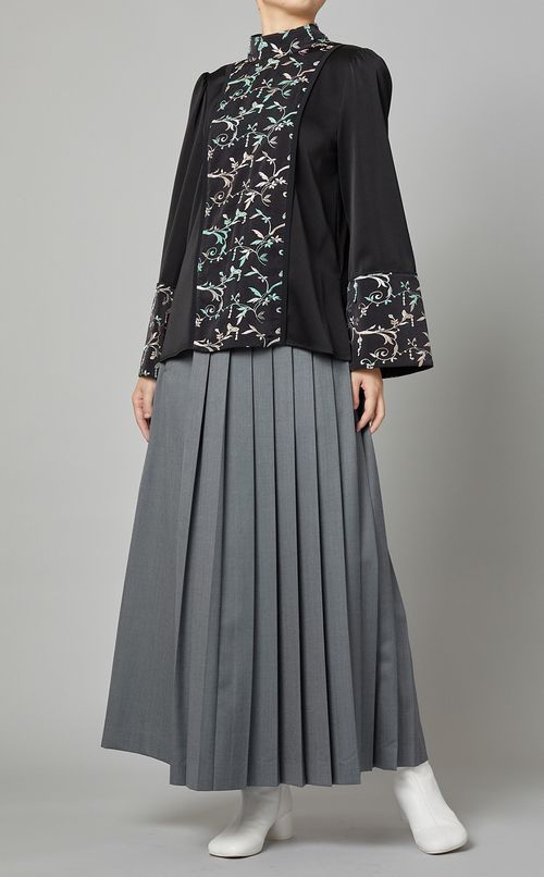 フラワー刺繍スタンドカラーブラウス