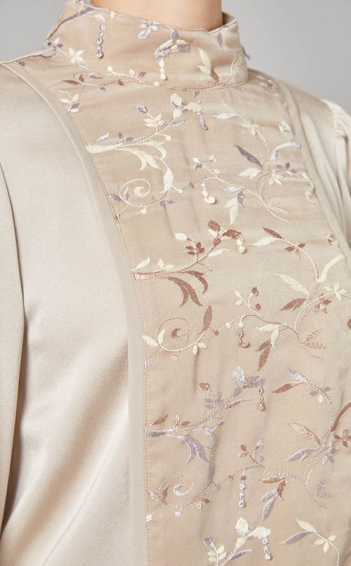 フラワー刺繍スタンドカラーブラウス