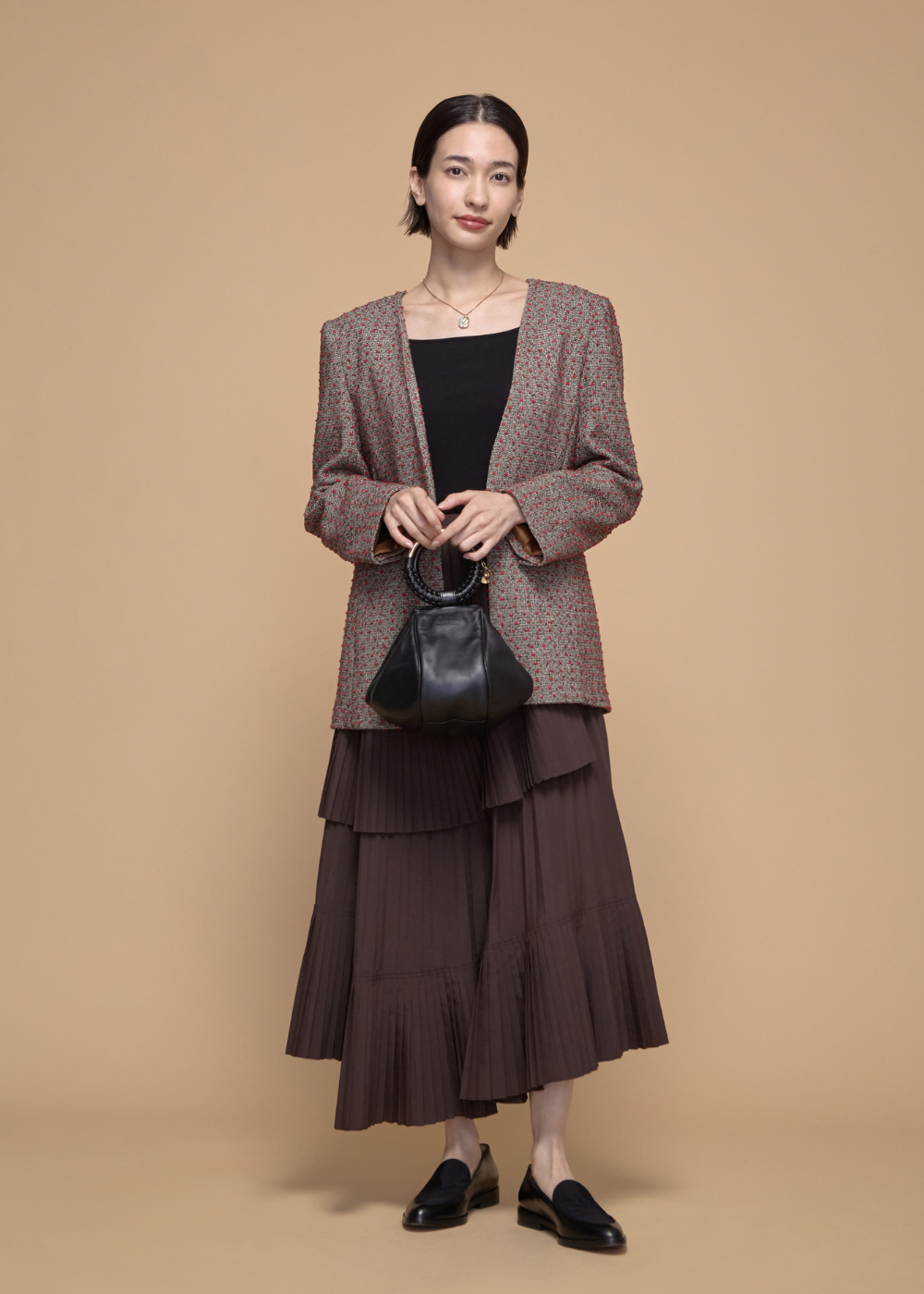 ツイードジャケット×Tシャツの普段使いコーデ