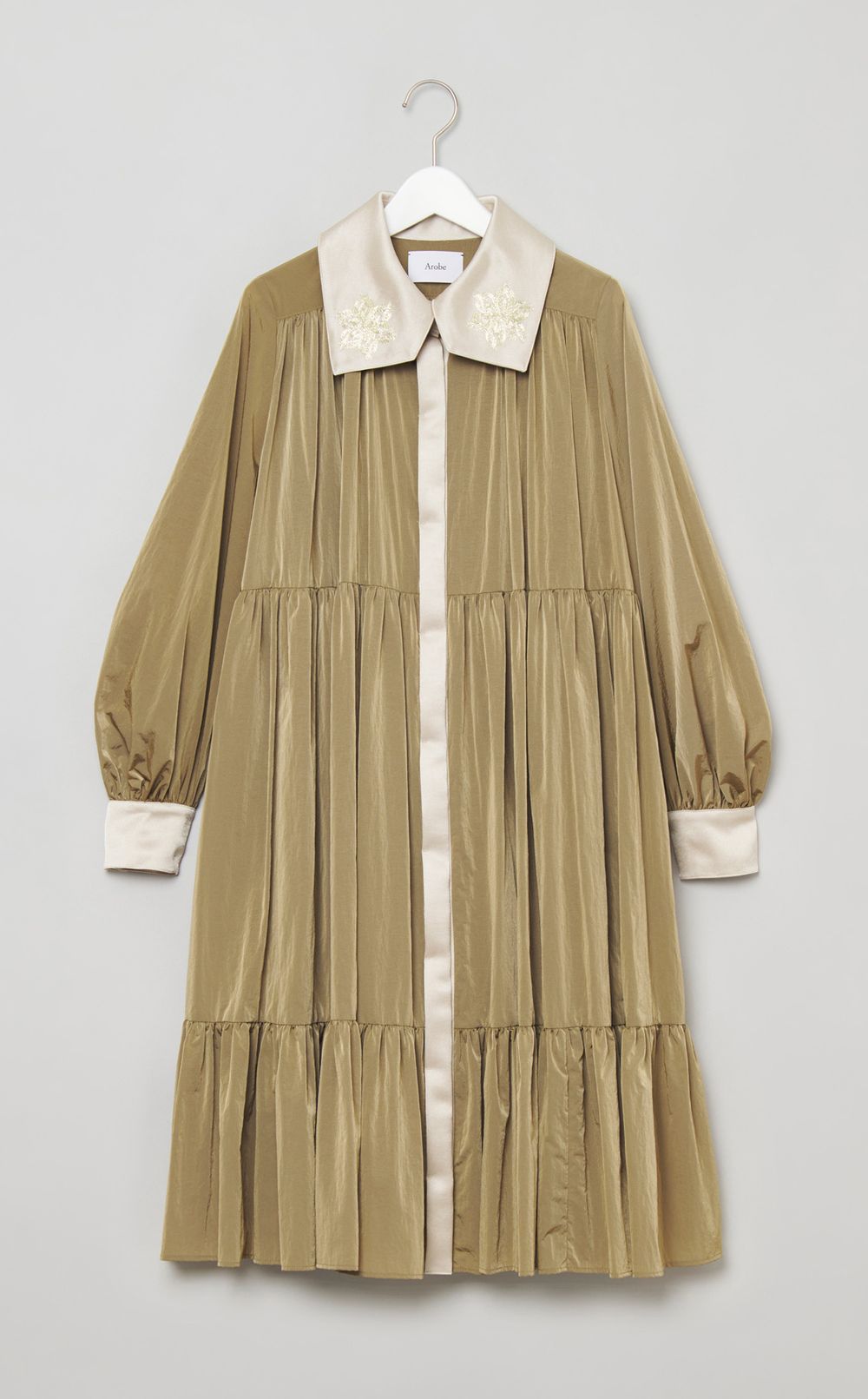 金駒刺繍ギャザーフレアワンピース