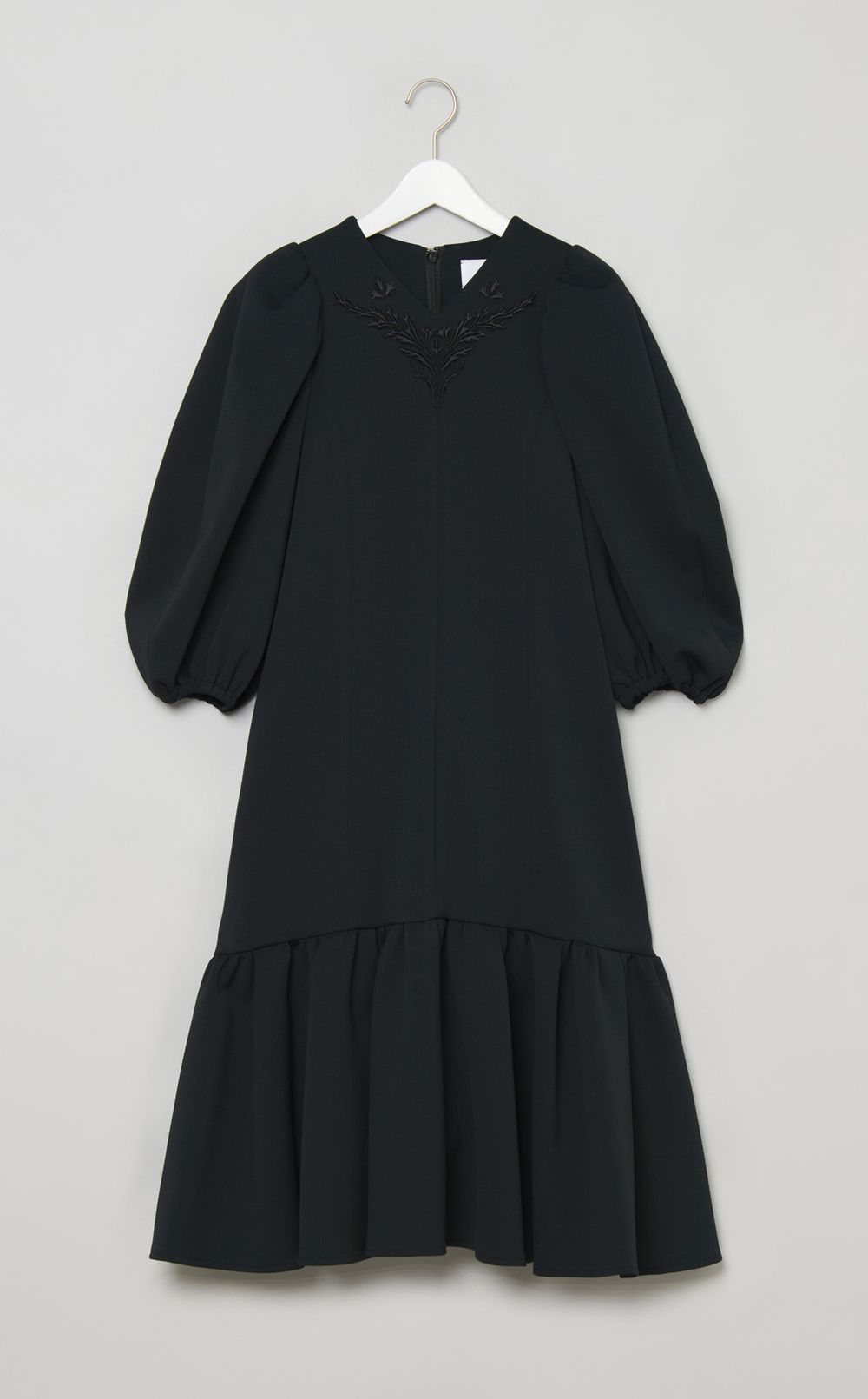 Vネックニットバルーンワンピース