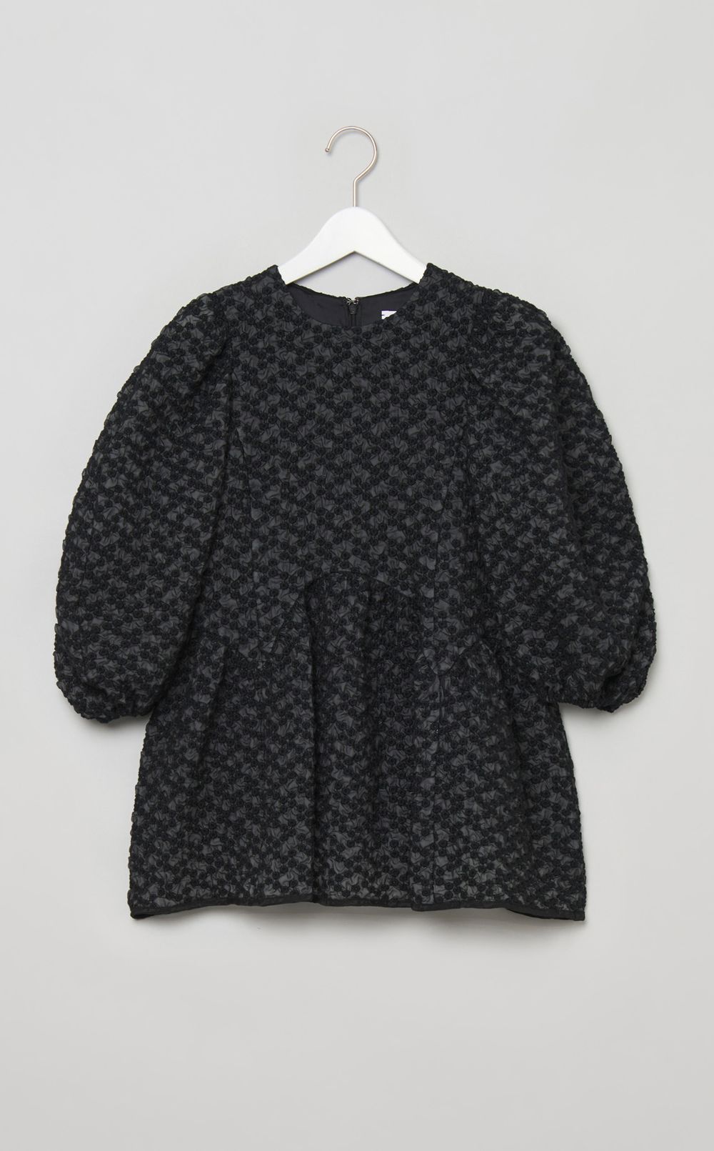 シャーリングエンブロイダリーブラウス