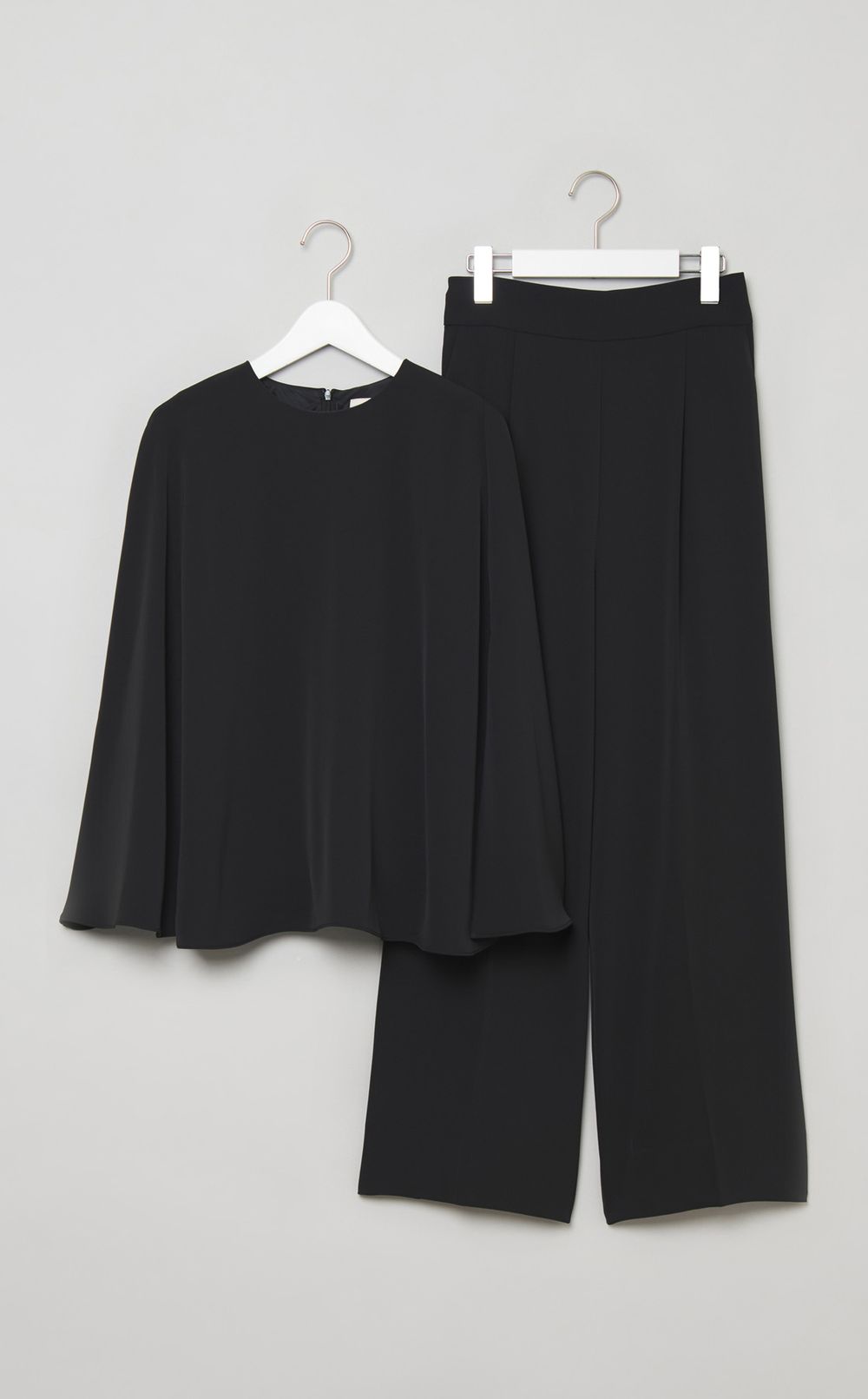 ケープパンツセットアップ