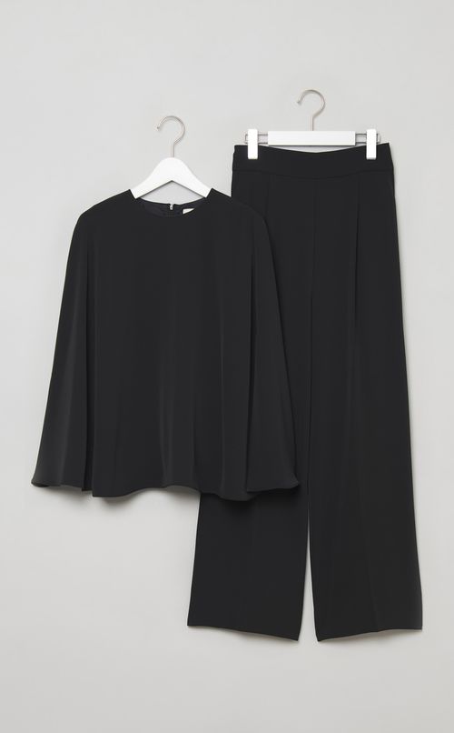 ケープパンツセットアップ