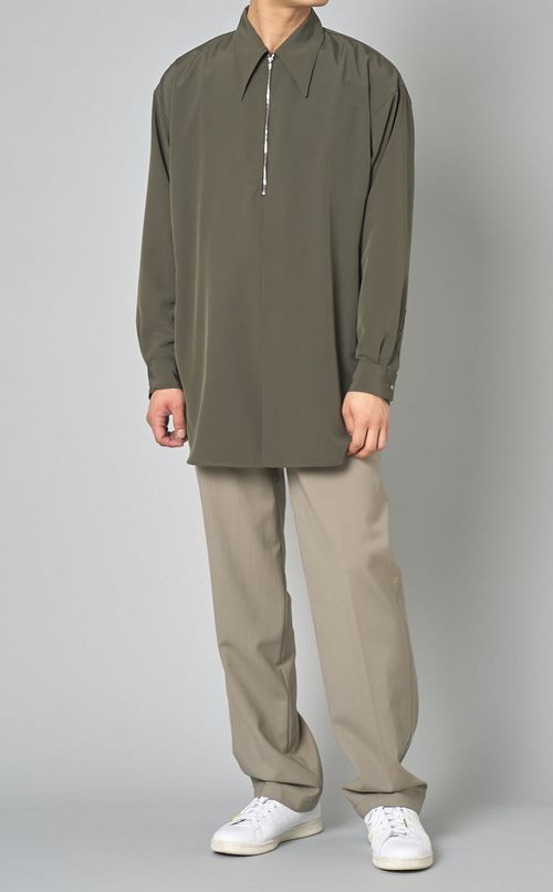 ハーフジップレギュラーカラーシャツ