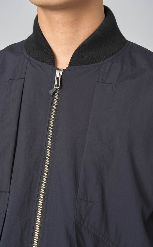 ナイロンタフタジップブルゾン