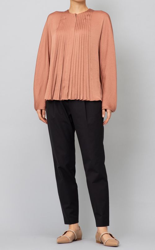 サテンプリーツブラウス