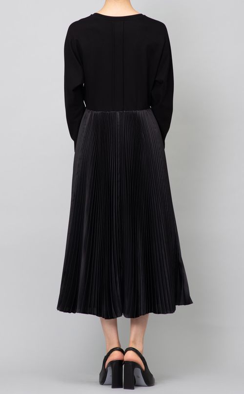 プリーツフレアワンピース