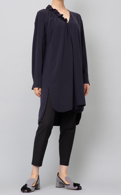 アシンメトリーフリルネックブラウス