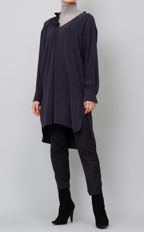 アシンメトリーフリルネックブラウス