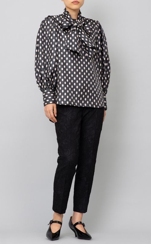 ボウタイ付ドットブラウス