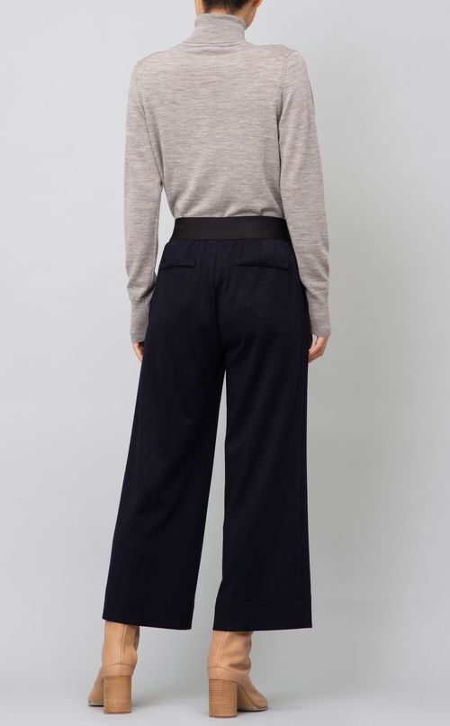 ストレッチストレートパンツ