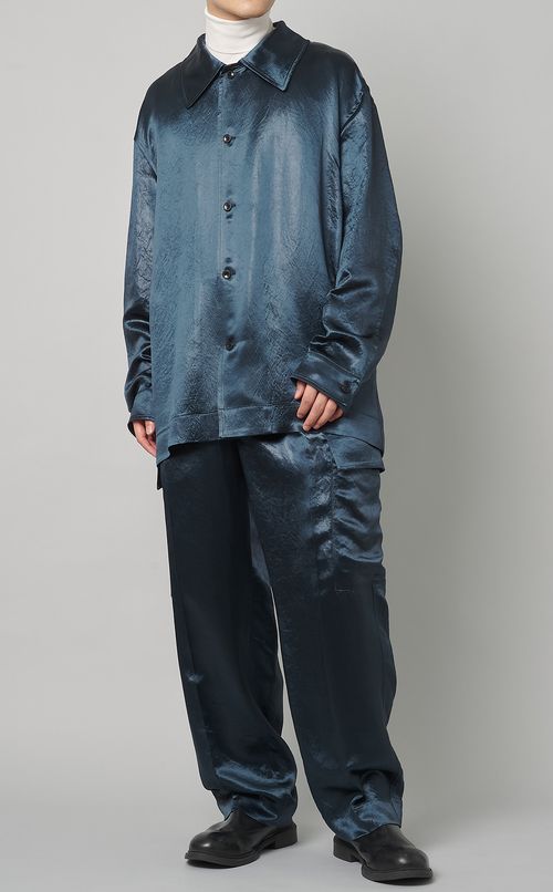 サテンワイドカラーシャツ