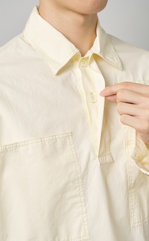 プルオーバーシャツ