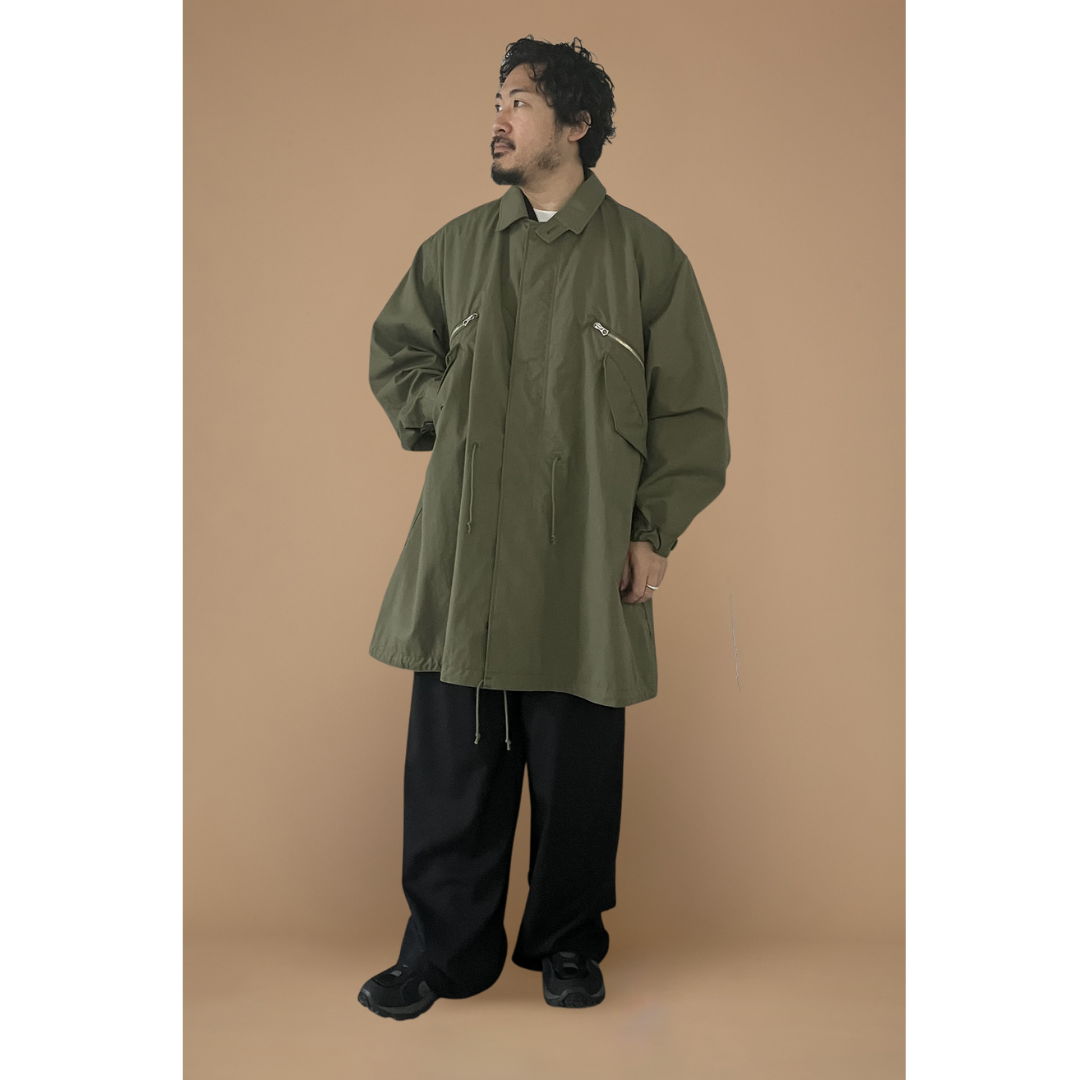 カーキのモッズコートを使用したミリタリースタイル