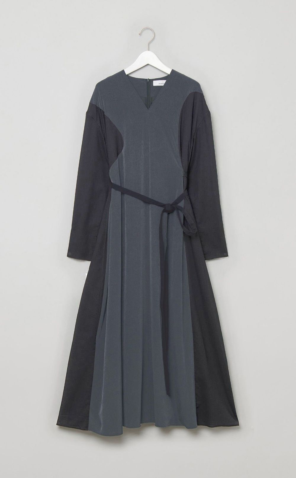 Vネックバイカラーベルテッドワンピース