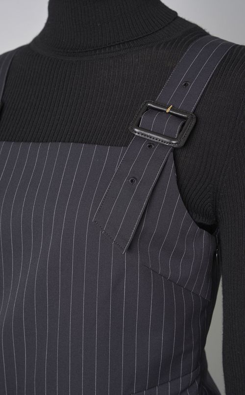 ピンストライプジャンパースカート