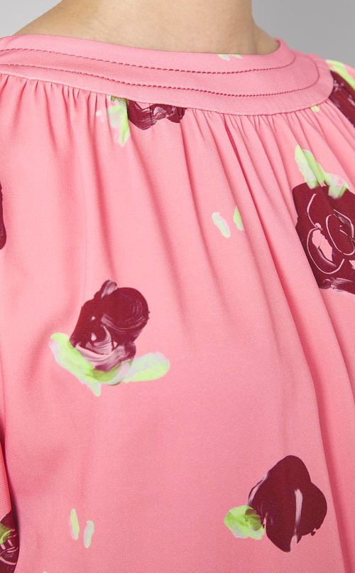 ローズプリントラウンドネックブラウス