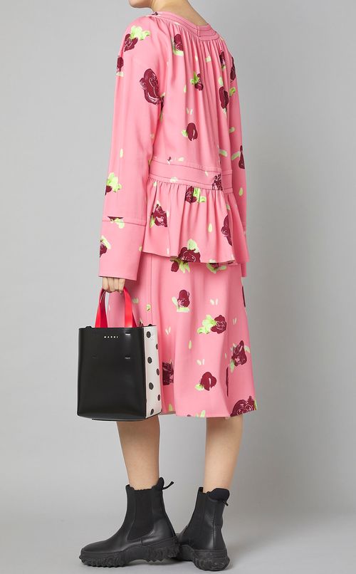 ローズプリントラウンドネックブラウス