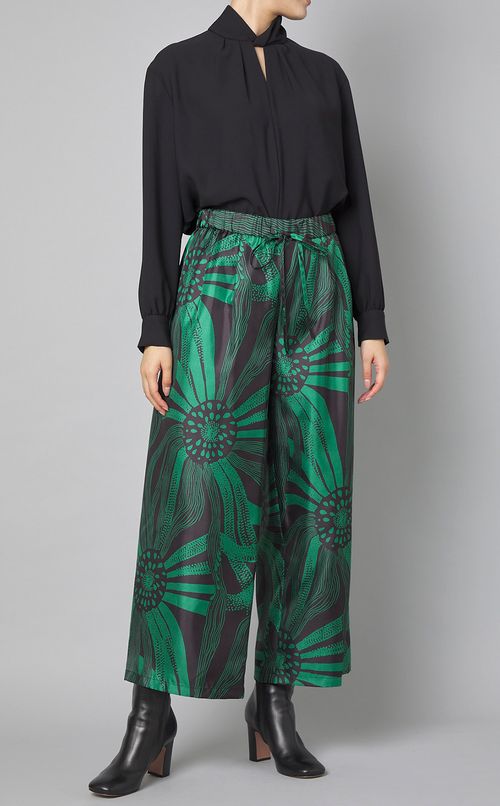 ツイストロールカラーブラウス