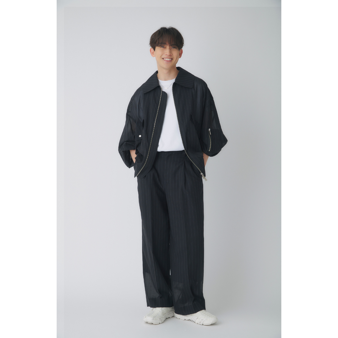 ブラックセットアップを使用した秋のきれいめカジュアの