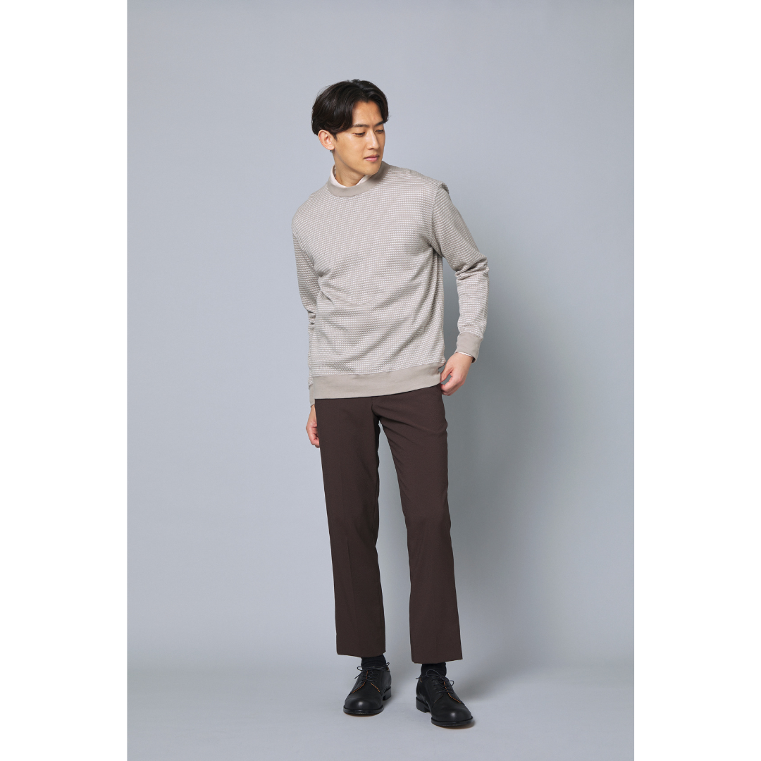 ニット×スラックスの秋のきれいめカジュアル