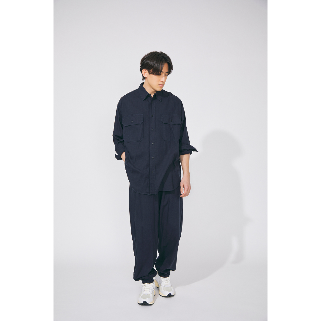 ダークネイビーのセットアップを使用したの秋のきれいめカジュアル