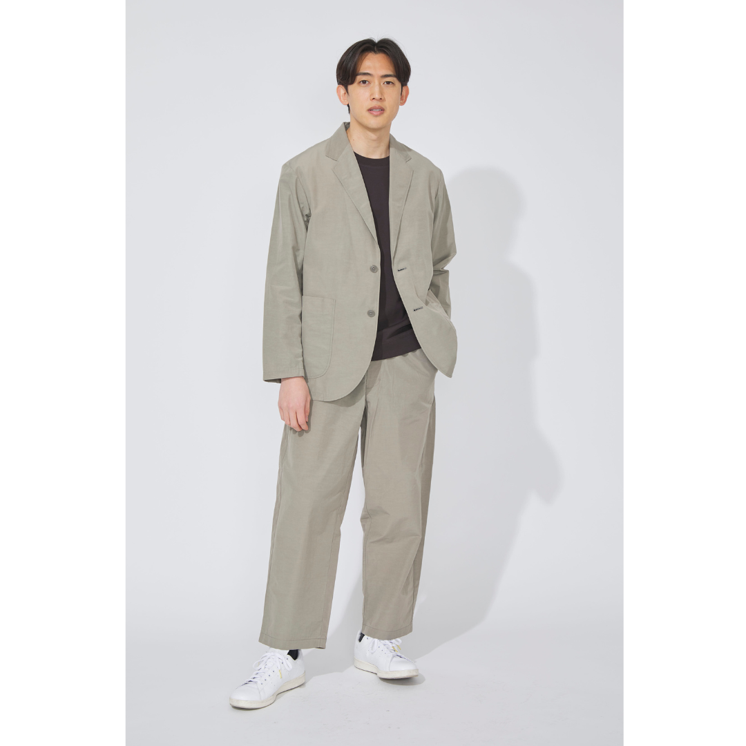 ベージュのセットアップを使用したの最高気温20度におすすめのメンズコーデ