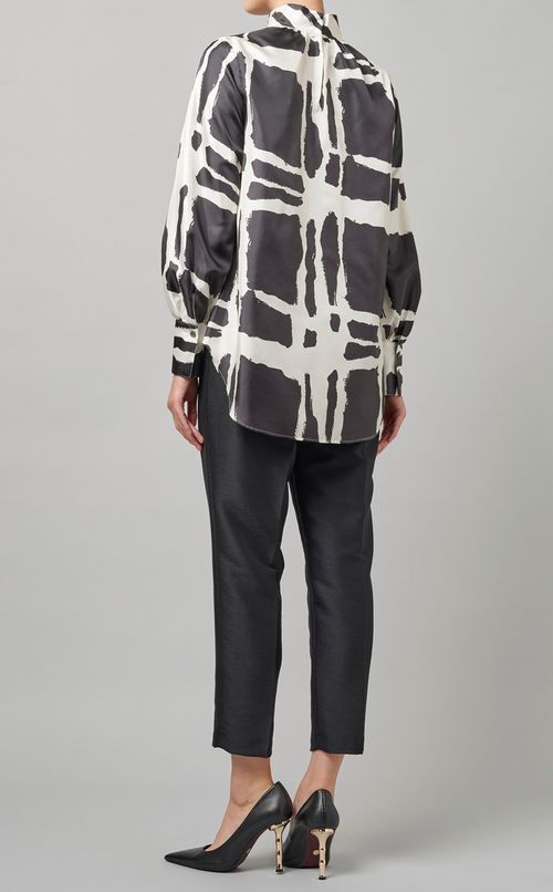 チェックプリントハイネックブラウス