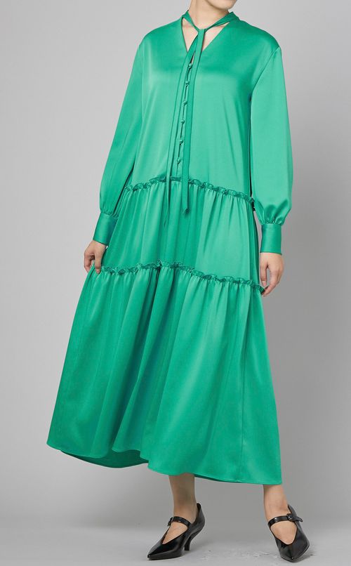 サテンティアードドレス