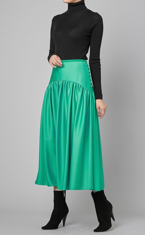 くるみボタンサテンフレアスカート