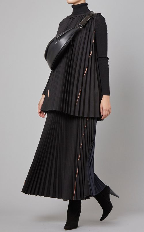 三日月型ショルダーバッグ